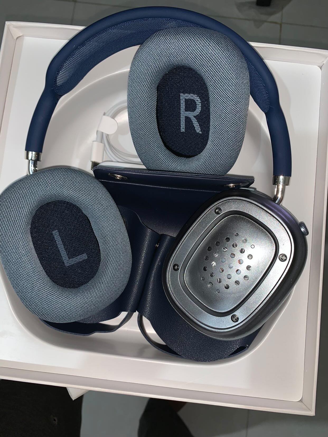 Apple Airpods Max | Magnetic Earmuffs | With Logo, Pop Up & Free Leather Case ( Works with Android & iOS both)