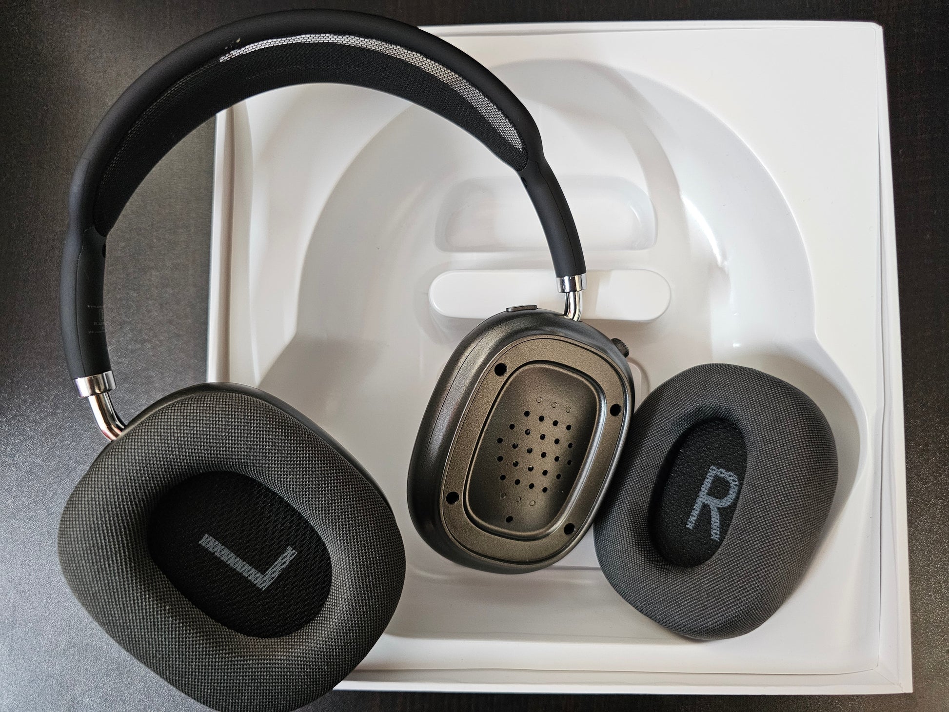 Apple Airpods Max | Magnetic Earmuffs | With Logo, Pop Up & Free Leather Case ( Works with Android & iOS both)